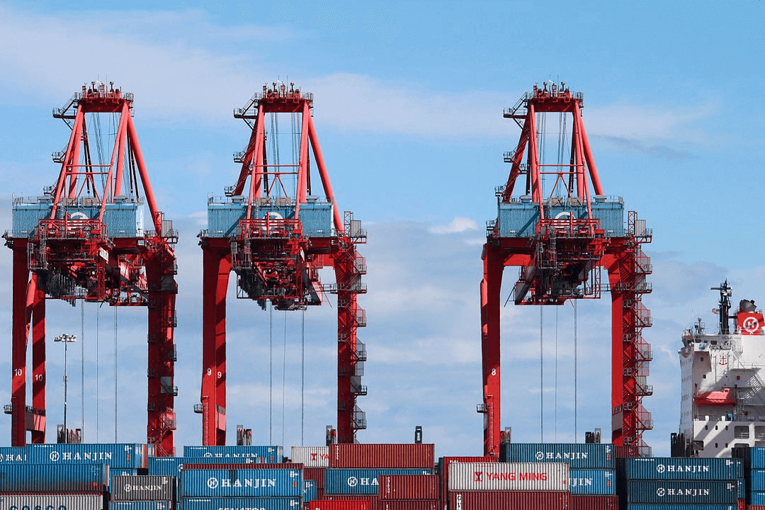 1080px-polb-cranes