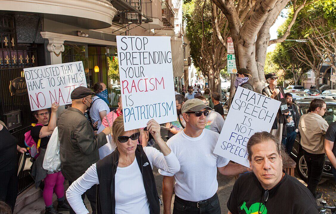 1128px-patriot-prayer-sf-counterprotest-20170826-8120