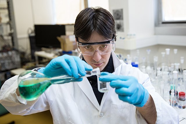 640px-Laboratoire_de_Physique_de_la_Matiere_Condensee_laboratoire_PMC_-_46078412745-1