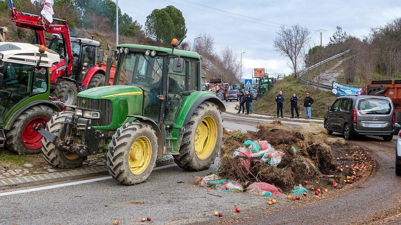 john-deere-6320-saint-etienne-de-fontbellon-manifestations-ag